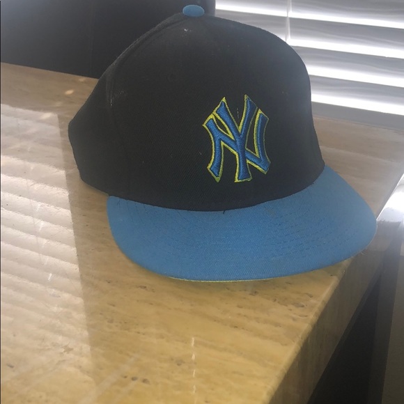 SnapBack NY Yankees hat - Picture 1 of 3